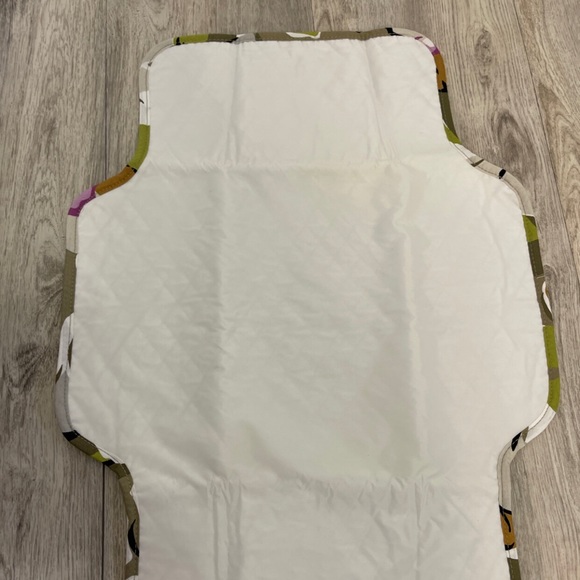 Vera Bradley Messenger Diaper Bag With Changing Pad - Picture 8 of 11